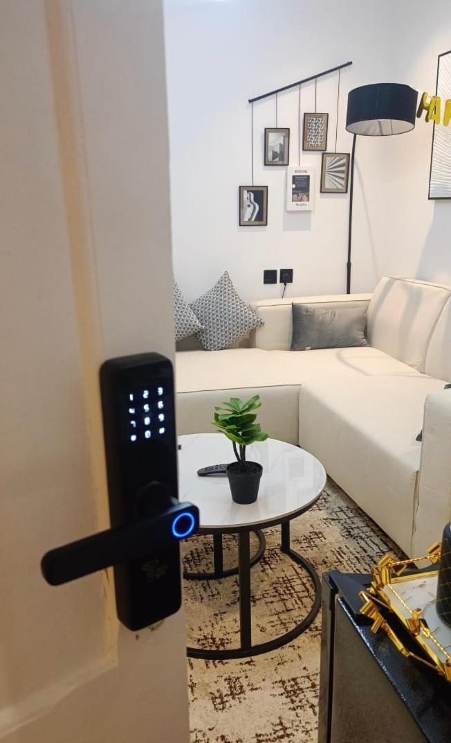 بصالة وغرفة نوم وموقع مميز Apartment Riyadh